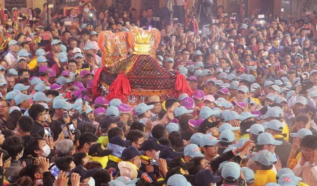 大甲媽祖遶境進香，人潮眾多